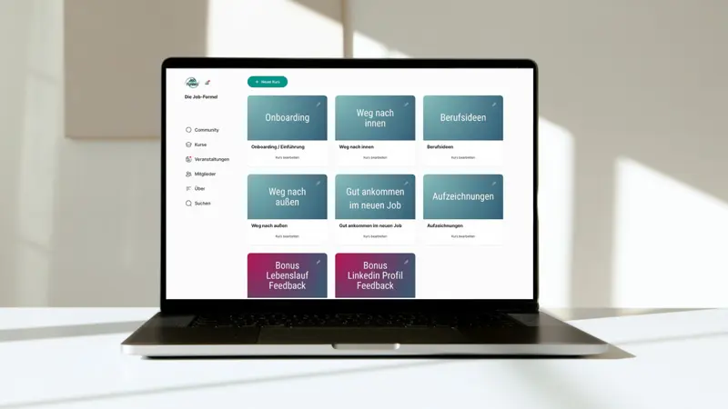 Geöffnetes Laptop mit Job-Formel Kursbereich